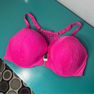 Women's Plus Size Push Up Style Bra with Front Clasp and Lace Detail